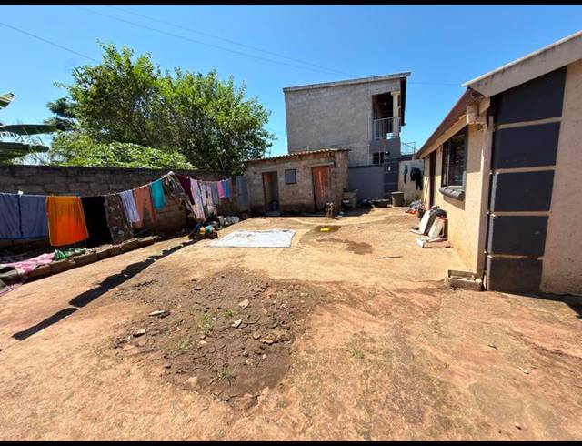 2 BEDROOM HOUSE FOR SALE IN KWAMASHU